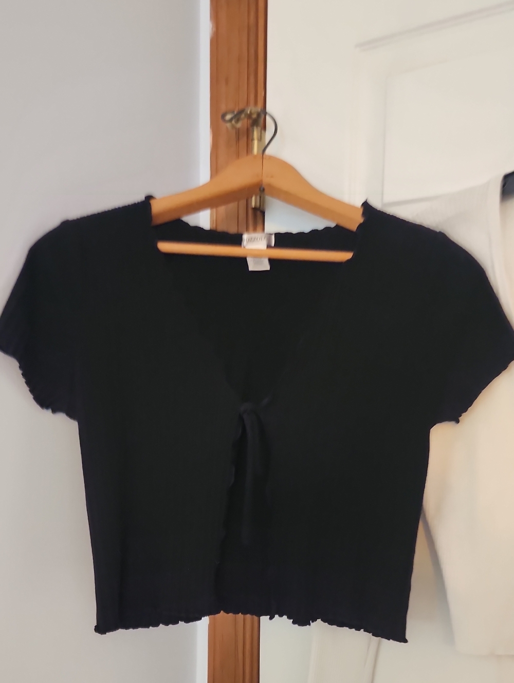 2 Ribbed Cropped Top in Black AND White Large